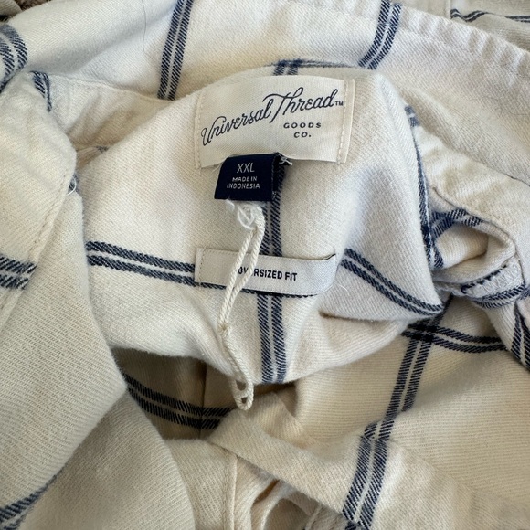 Universal Thread Oversized Button-Down Flannel - Picture 2 of 3